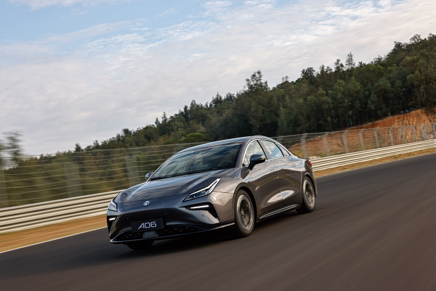 为车主提供10亿创业基金 合创V09售31.88万起