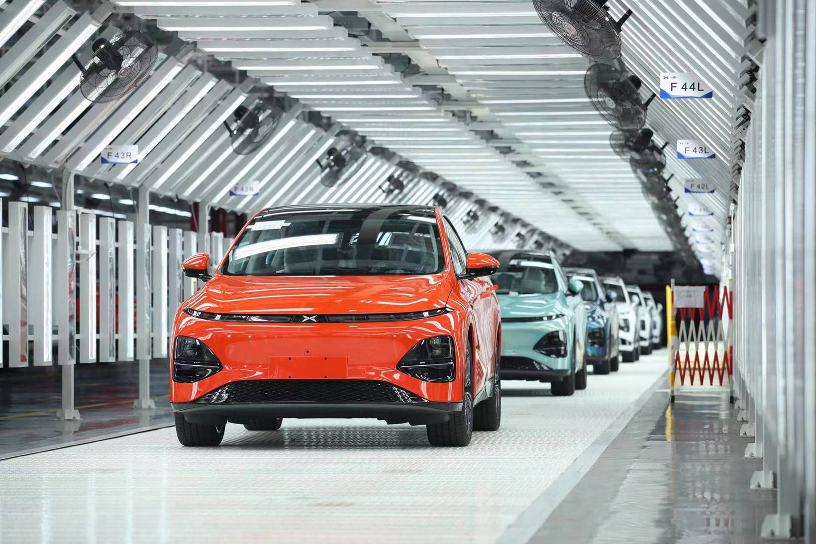 熬过了2023，问界和小鹏更懂“起死回生”