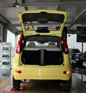 魔术空间算是玩明白了!电动小车可轻松装载四个成年人