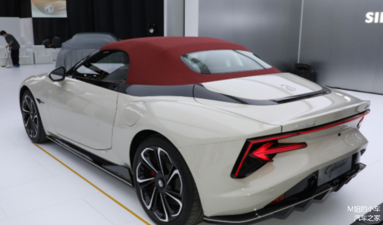 MG跑车Cyberster广州车展正式上市 31.98万起售