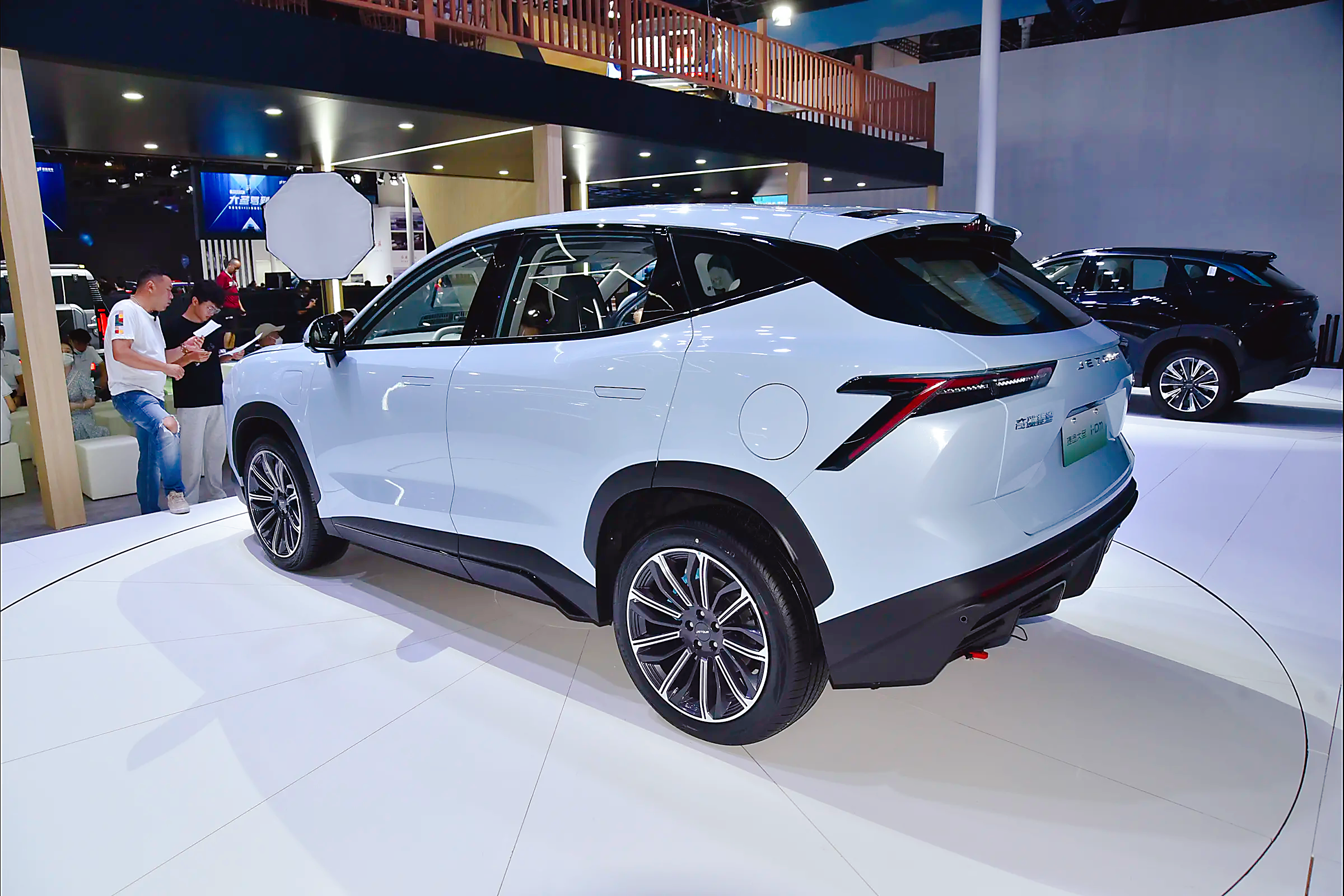 山海L9领衔 捷途汽车混合动力车型亮相广州车展