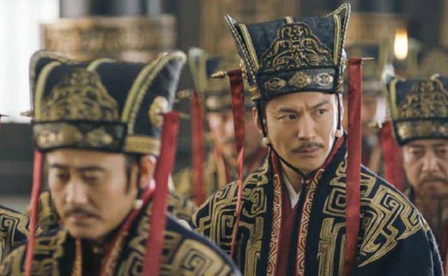 两“王”相争!“价格屠夫”比亚迪二度低价,要把“宁王”的饭碗砸了?