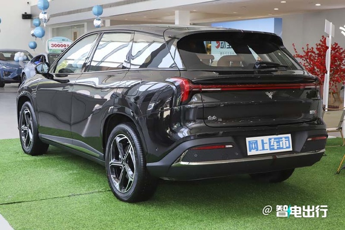 纯电续航205km版售12.99万起 东风风神L7上市交付