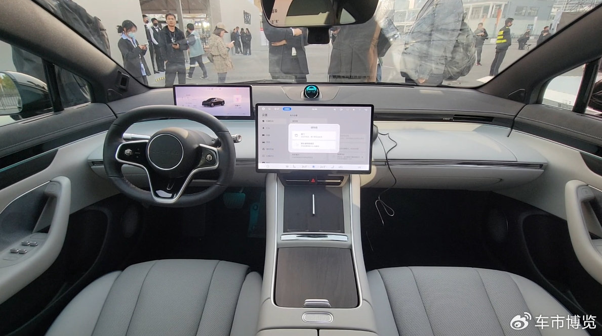 智界S7汽车OTA升级 新增遥控泊车辅助与3D视图革新用户体验