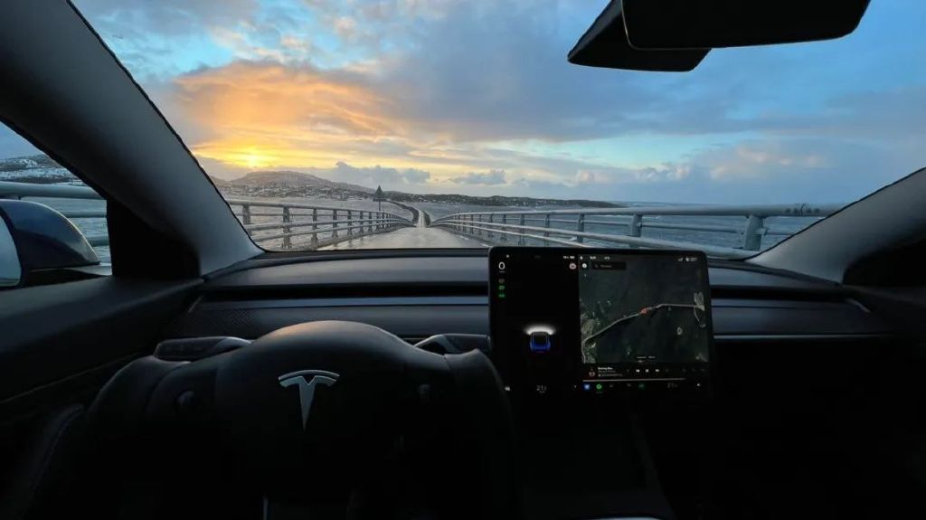 特斯拉FSD还没来,已经有人在阻击