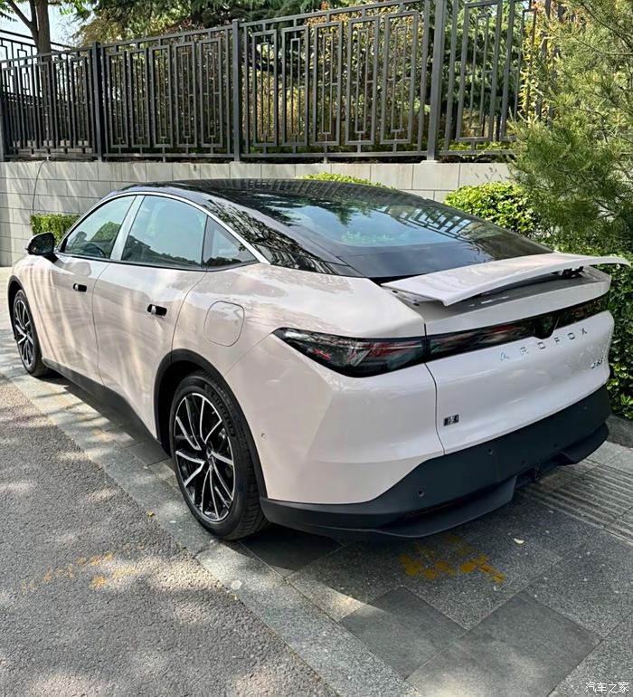 极狐阿尔法S5将于6月15日正式上市