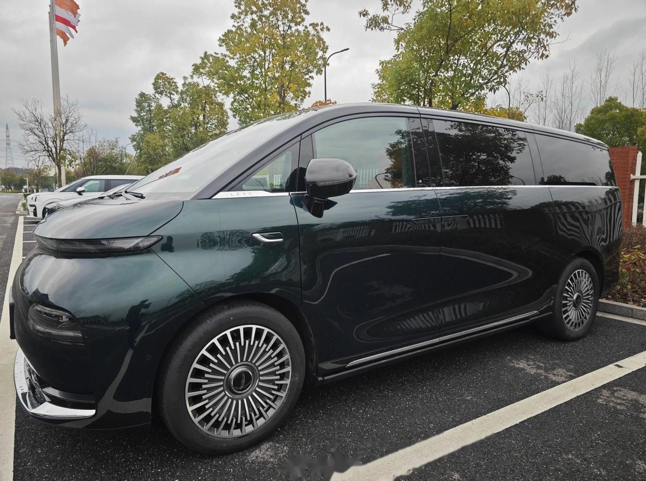 定位中大型MPV LEVC L380将于今日上市