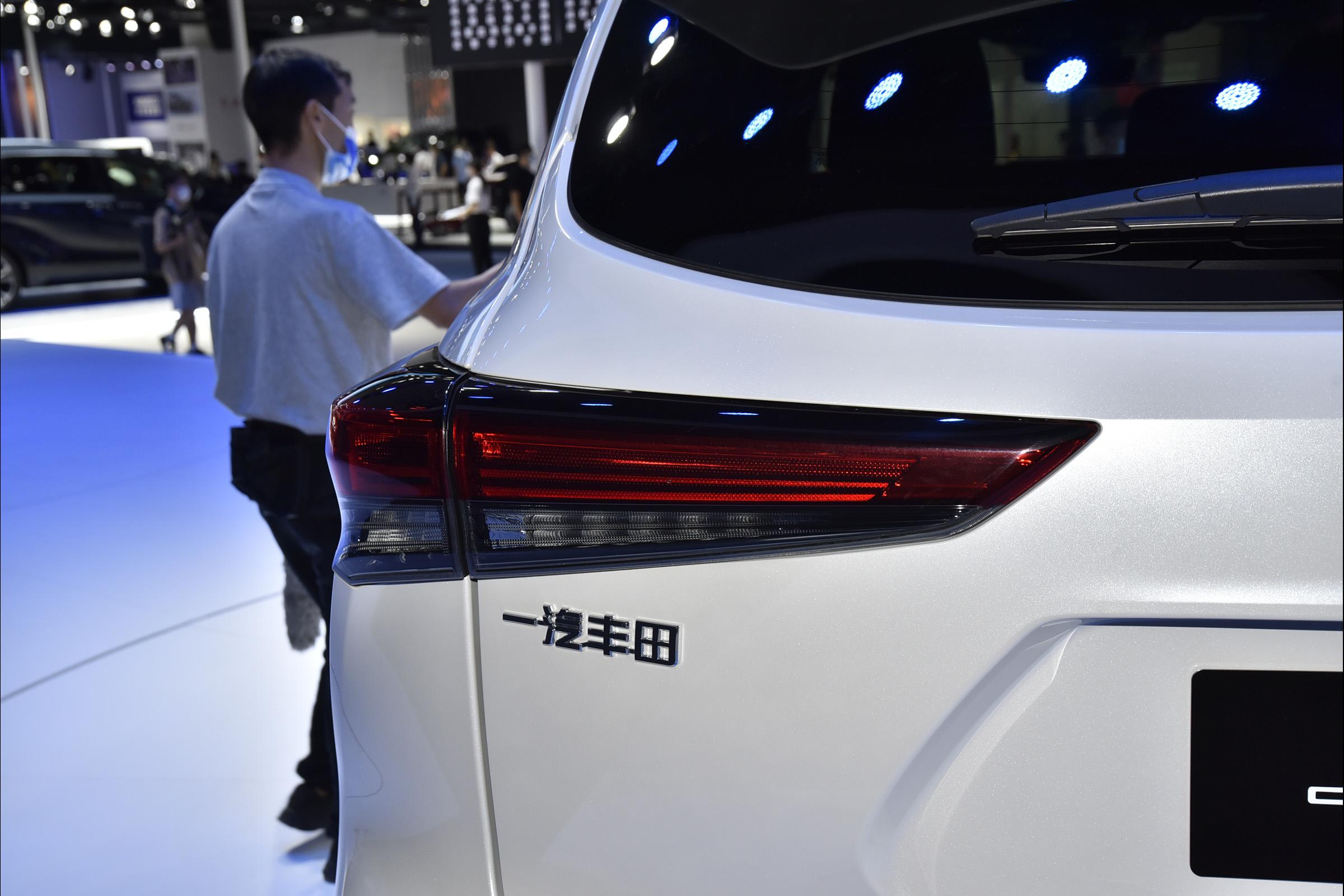 新皇冠陆放上市 最高直降4.9万!