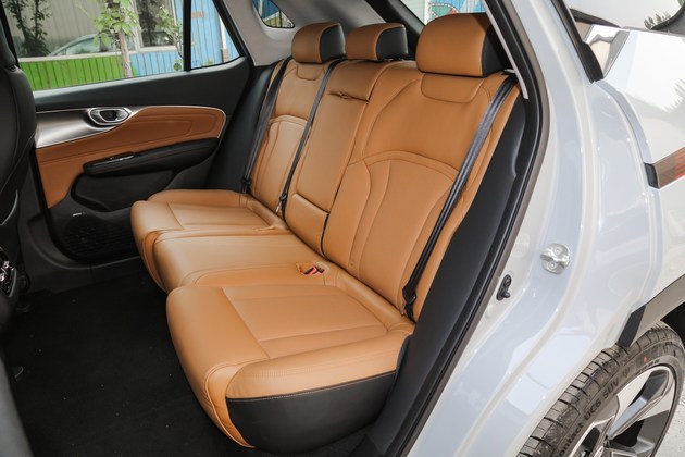 第二代埃安AION V内饰首次亮相