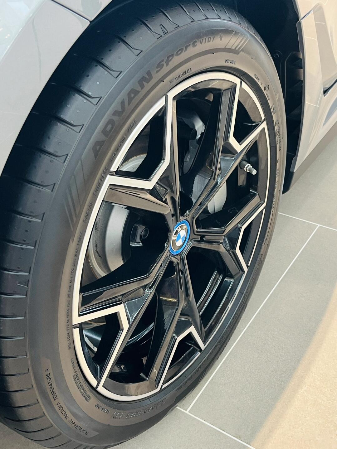 宝马i3打5折冲上热搜,17万多的宝马是否真香?