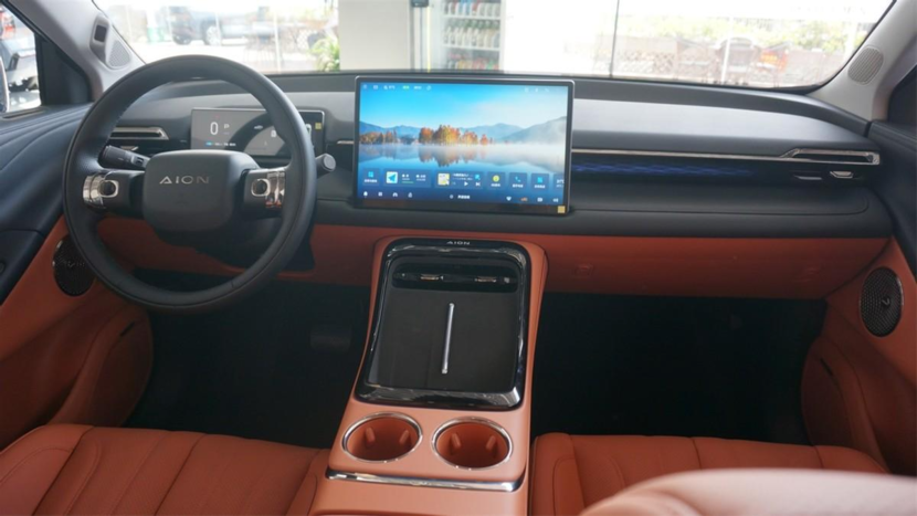 定位新硬派智驾SUV 第二代AION V霸王龙上市售12.98万元起