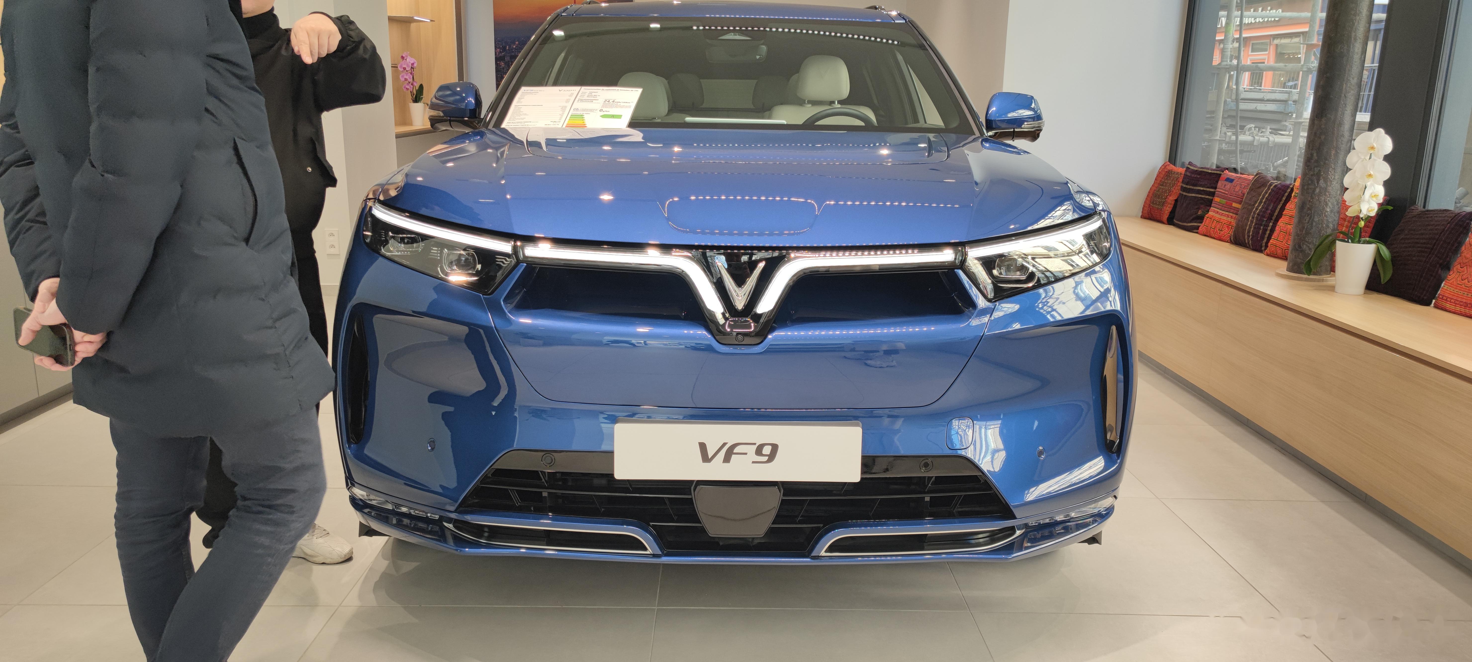 VinFast正式开始交付VF 3电动汽车