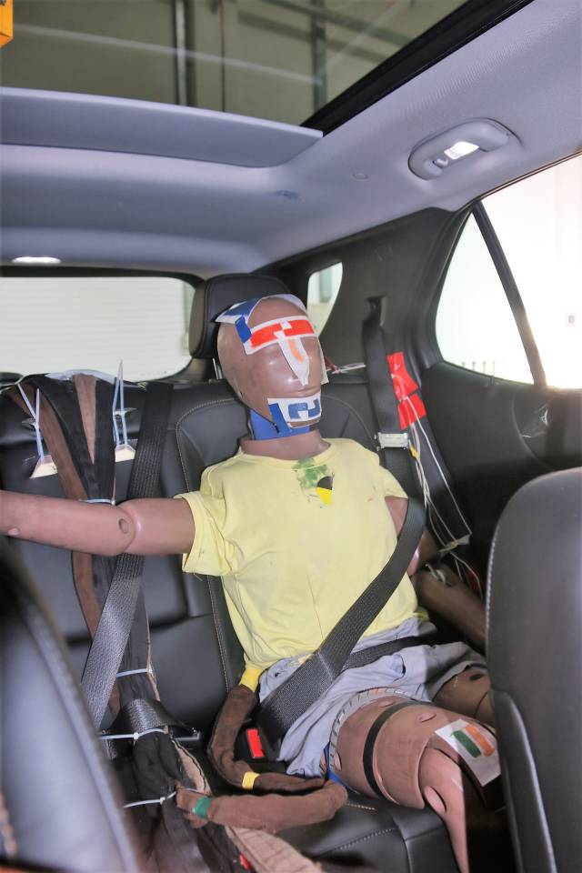 创新安全科技 中国星成功应对偏置碰撞与货车顶压