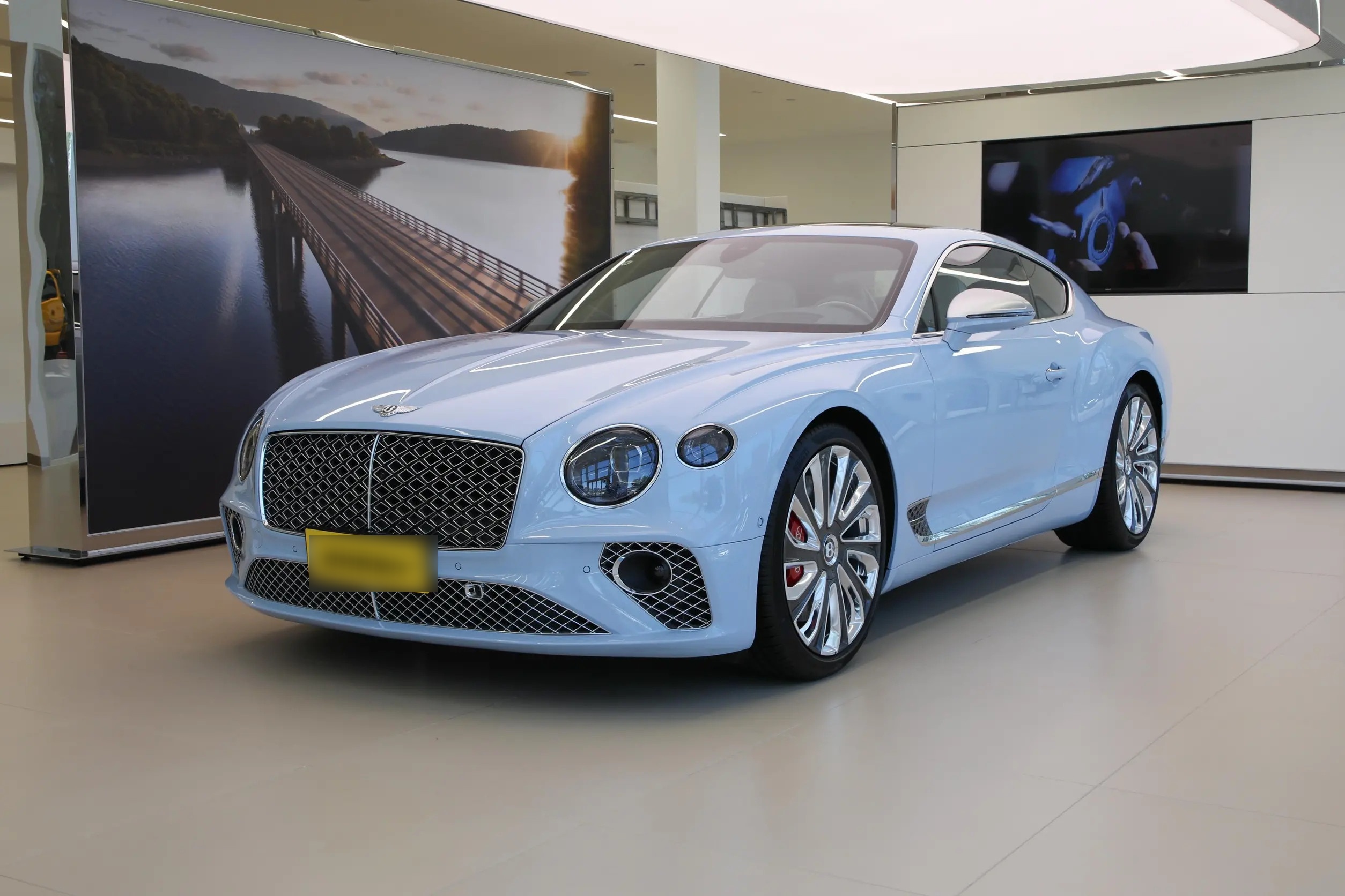 宾利Edition 8于2024成都国际车展在华首秀