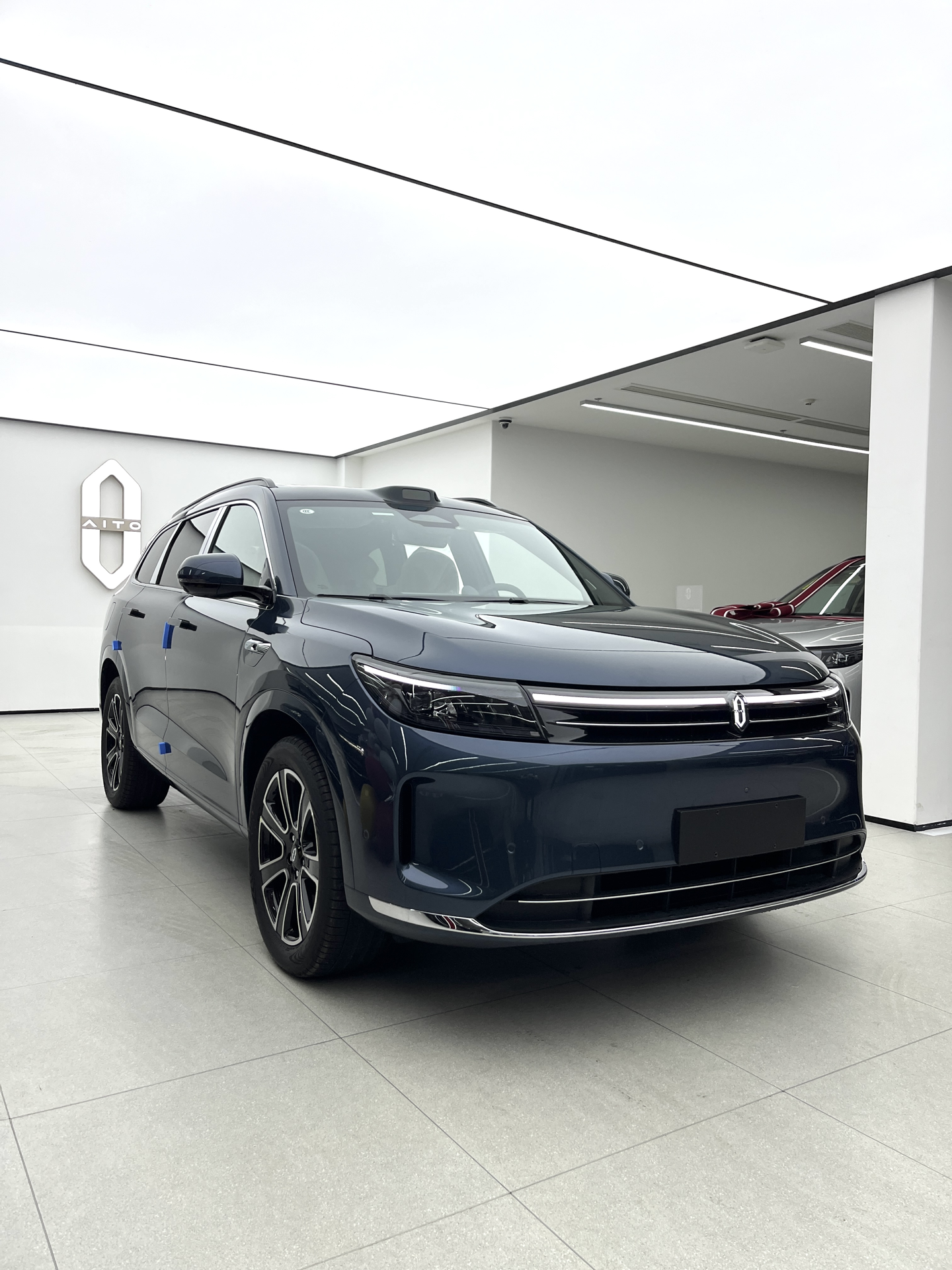 鸿蒙智行上新：问界新M7 Pro发布，智界R7迎首秀