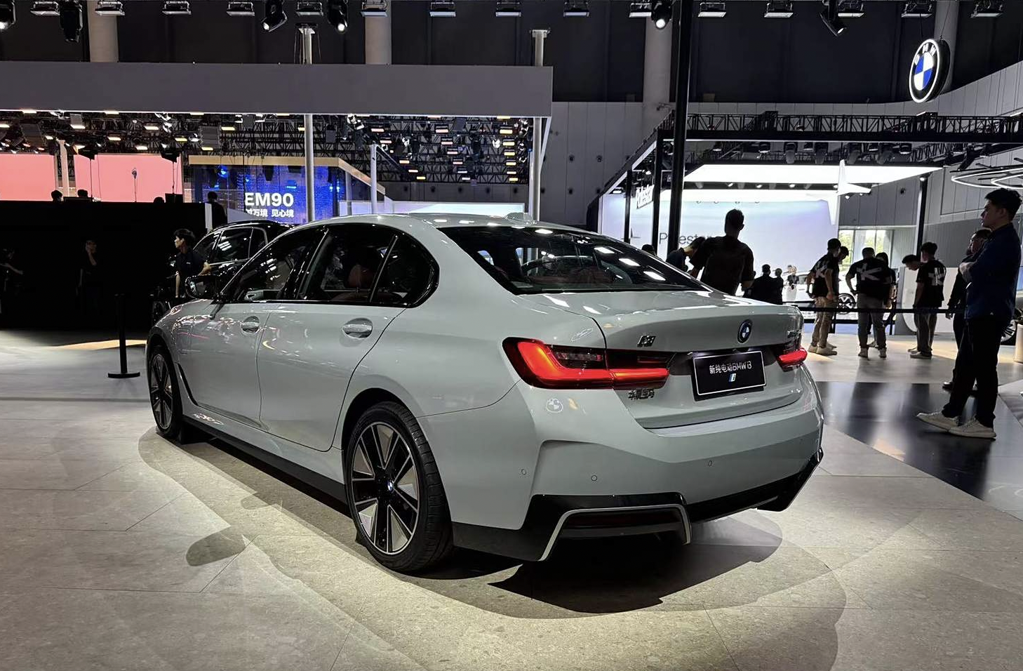 宝马公布成都车展阵容:新3系家族焕新,X5黑焰限量版亮相