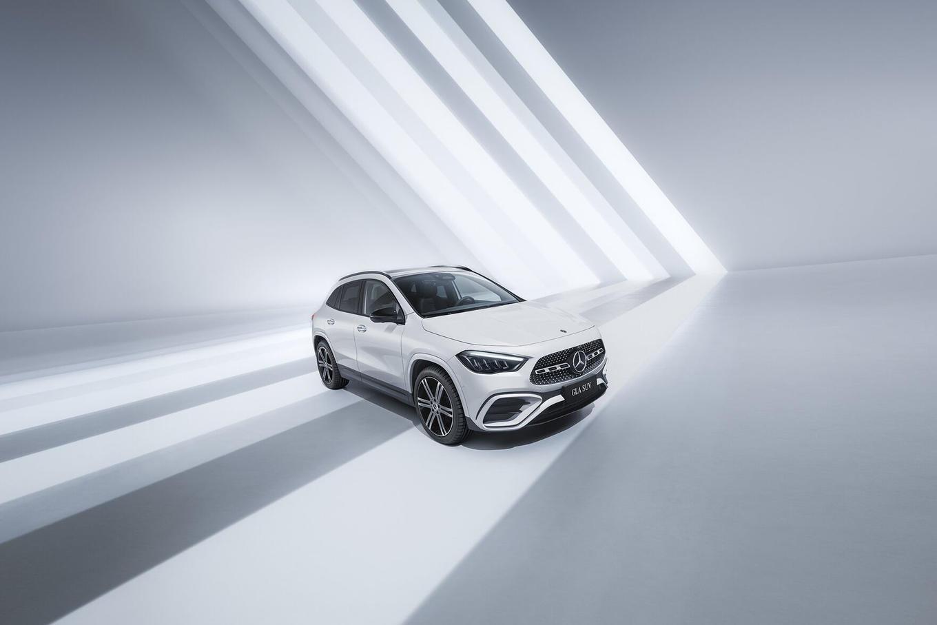 梅赛德斯-奔驰下调全年财务预期