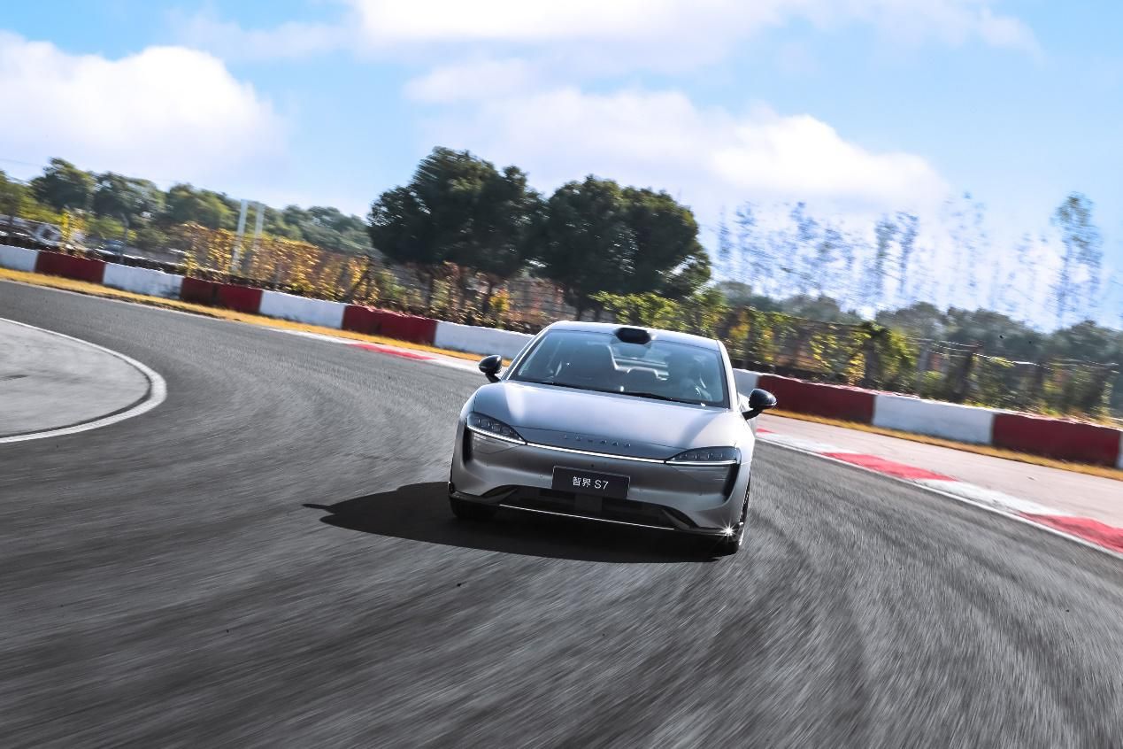 智界R7两周预订量突破30000台