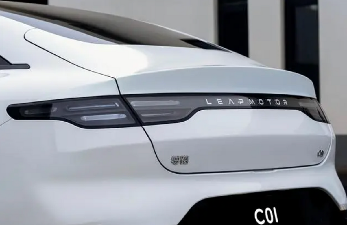 理想预计再破5万月销，零跑闷声赚钱，智界享界周销几百辆？没增程就淘汰！