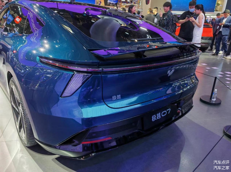 限时19.99万元起售，极越07上市即降1万元