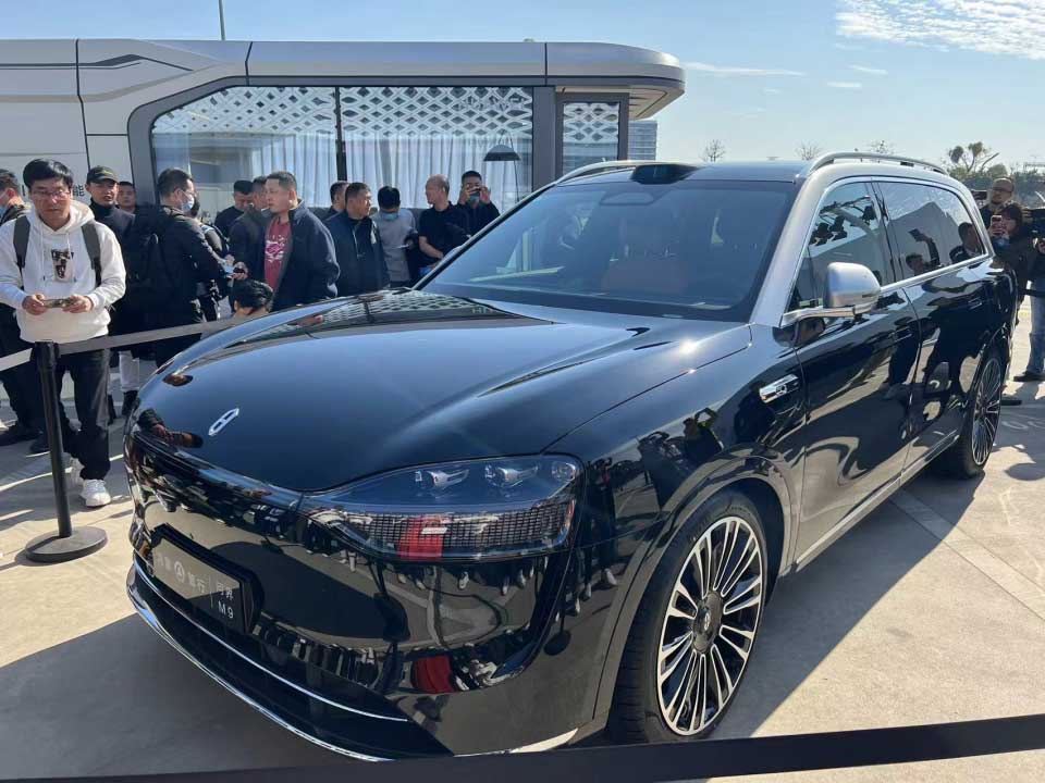 问界M9大五座上市,售价46.98万元起