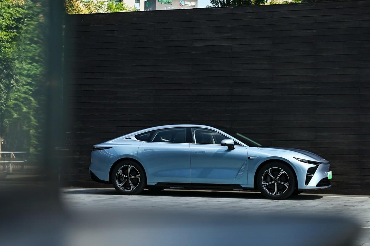 国产车群狼环伺，特斯拉销量见顶？