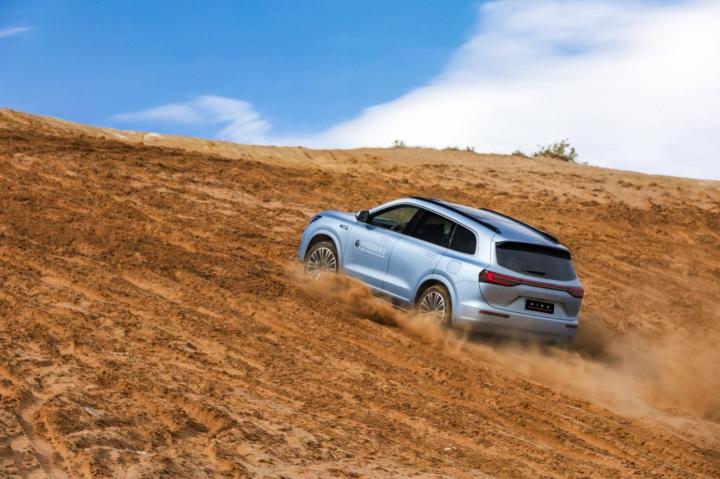 横跨亚欧大陆1.5万公里,问界参加第90届巴黎国际车展