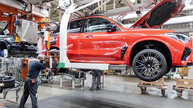 宝马在莱比锡工厂投放两辆电动卡车