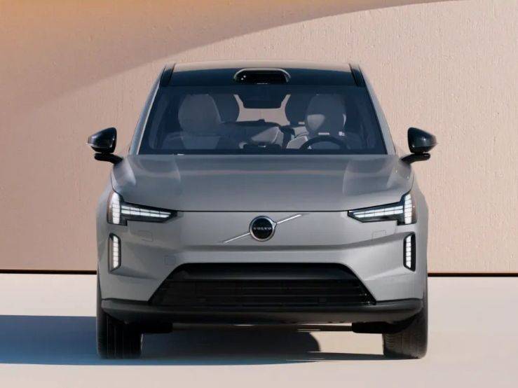 定位旗舰纯电SUV 沃尔沃EX90亮相2024进博会