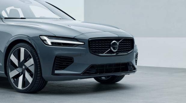 2025款沃尔沃V60上市 售33.99-43.99万元