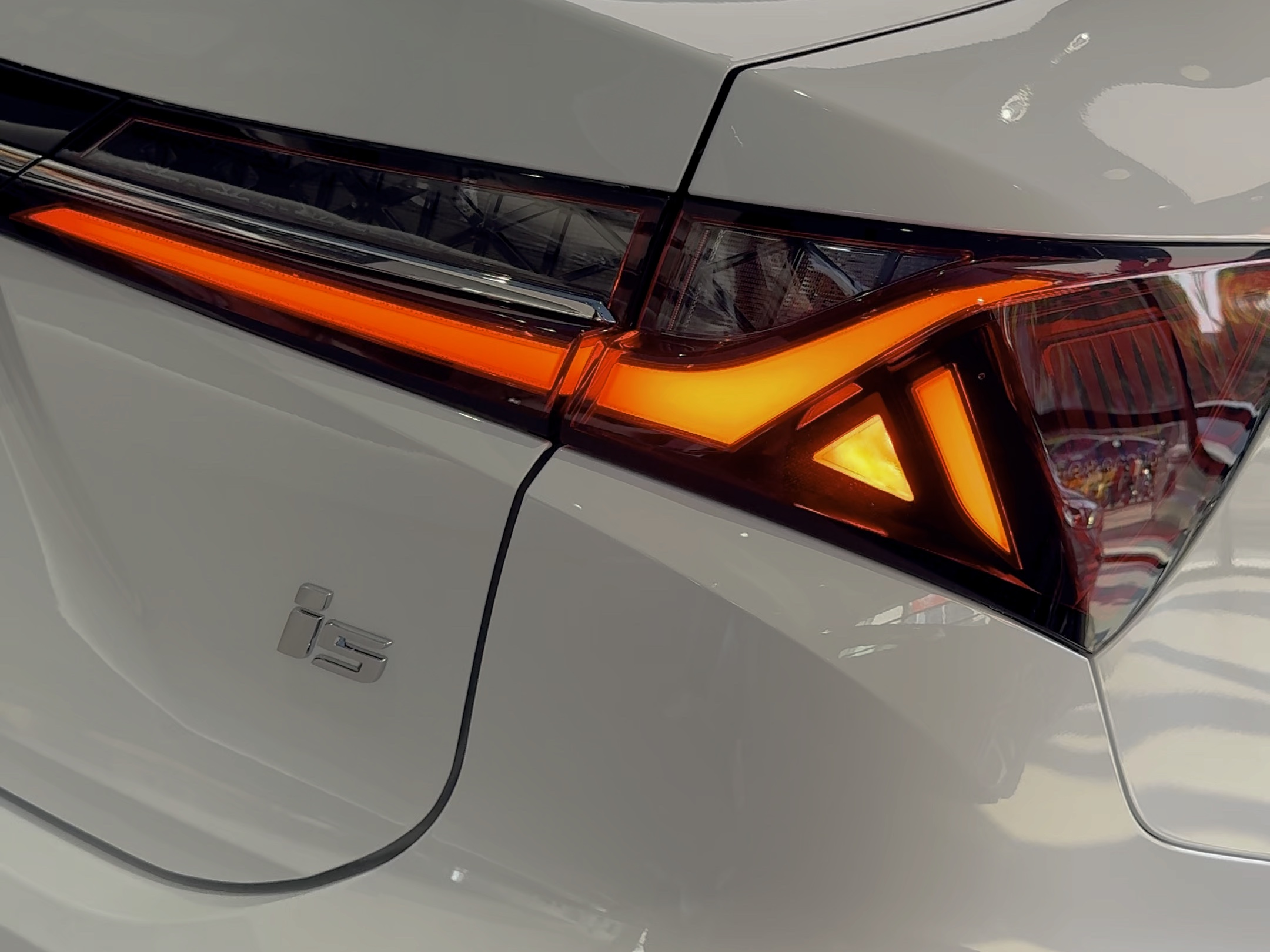 上汽荣威飞凡:新能源时代不光要有技术有实力,更要会表达自己