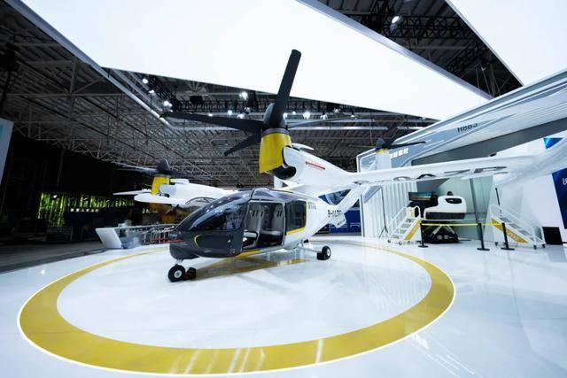 长安携旗下所有品牌亮相车展 发布飞行汽车人形机器人计划