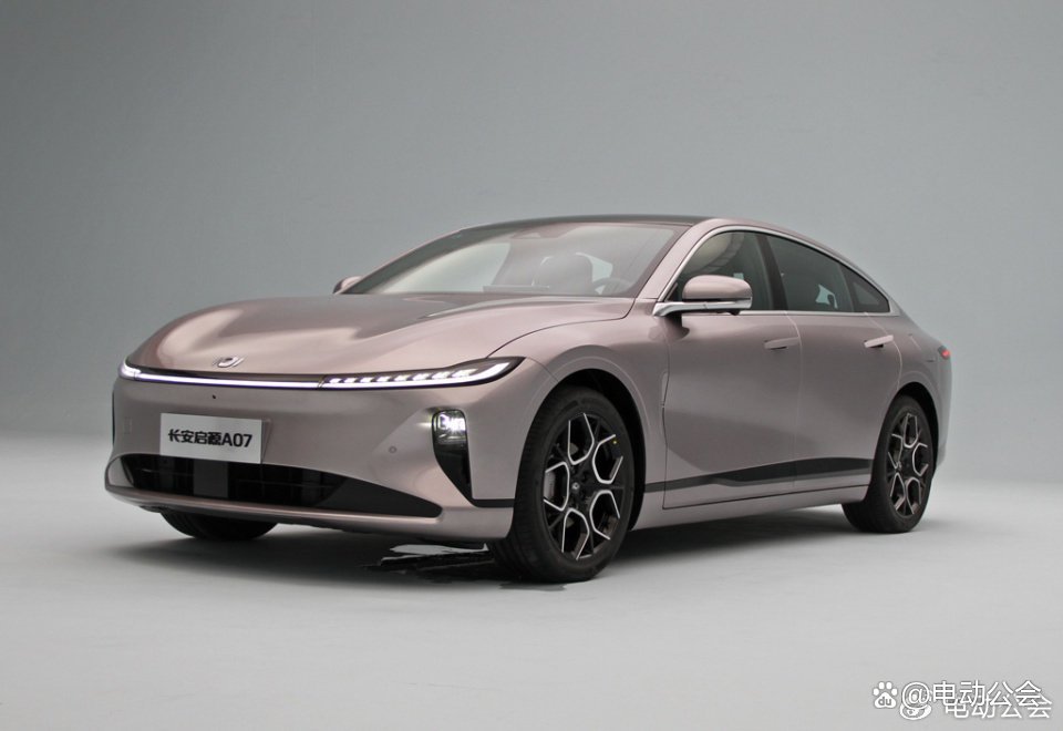 售价11.99万元起！长安启源A07新车上市