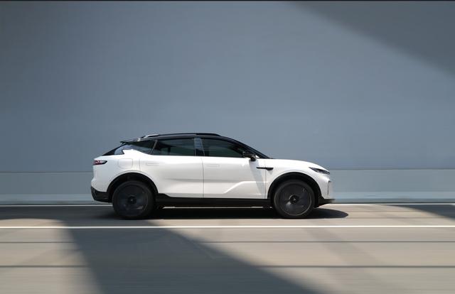 岚图知音全球版开启海外交付