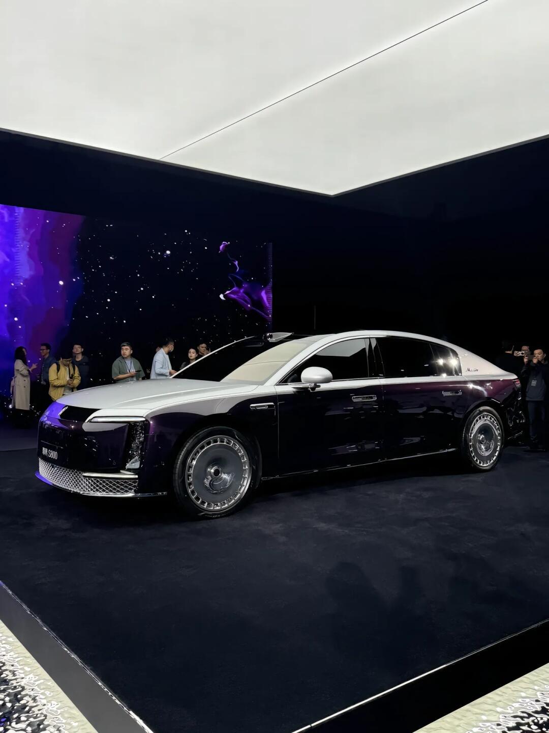 展现极致尊贵 尊界S800推出黑金双拼车漆