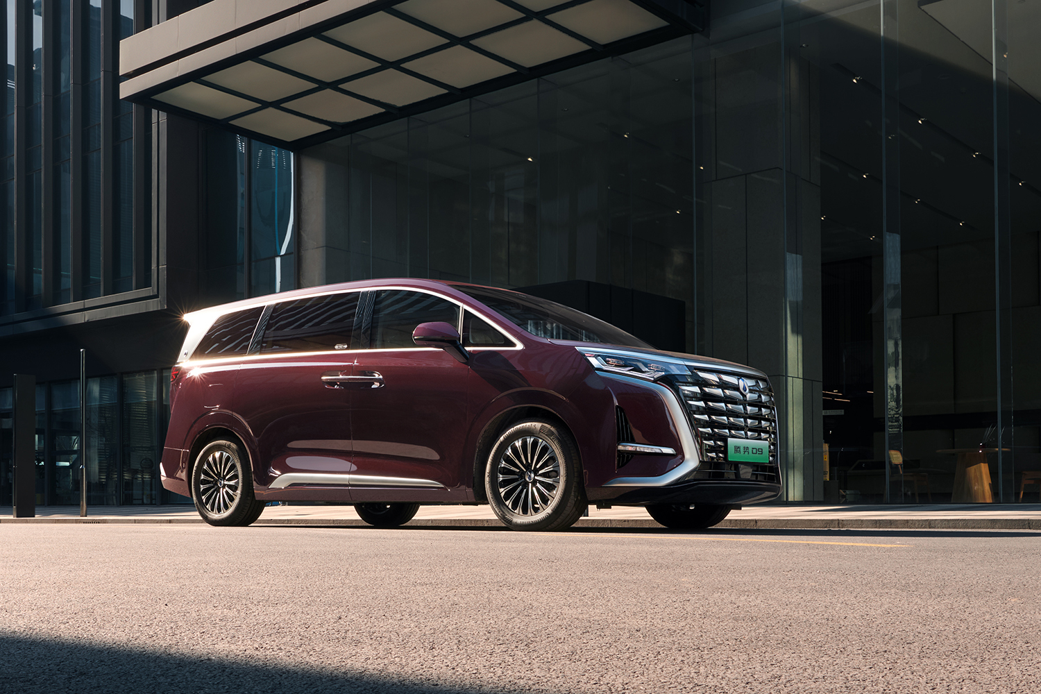 腾势D9进入印尼市场,起售价42.5万元