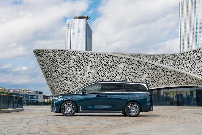 35.99万元起 岚图梦想家新车型上市