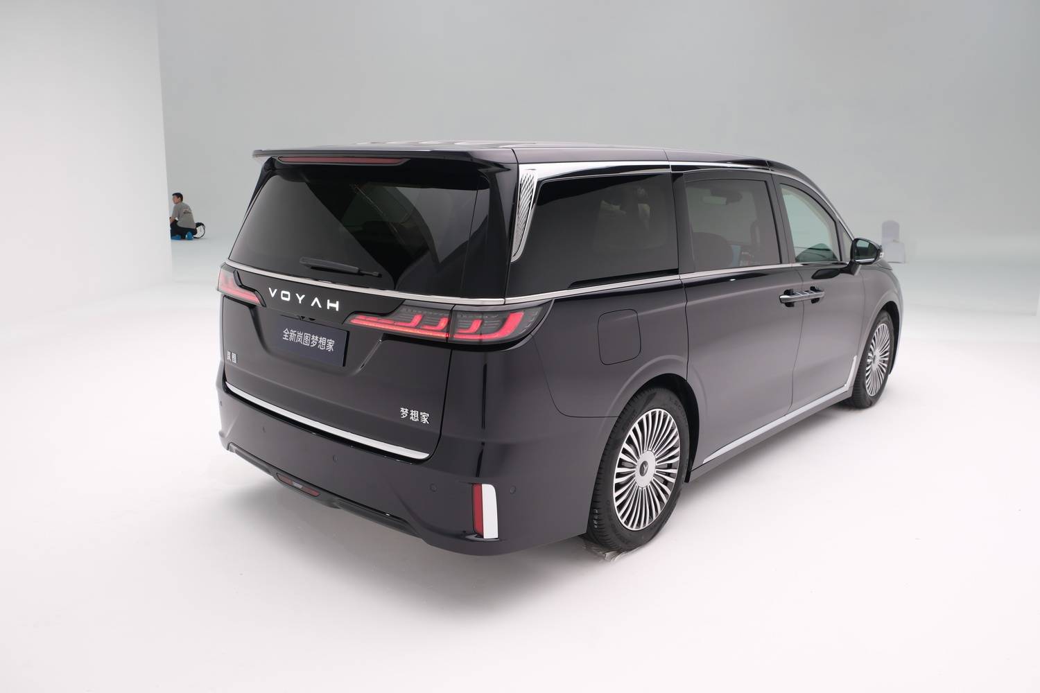 35.99万元起 岚图梦想家新车型上市