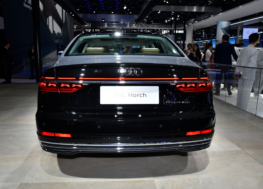 迈巴赫，来了个“中国对手”