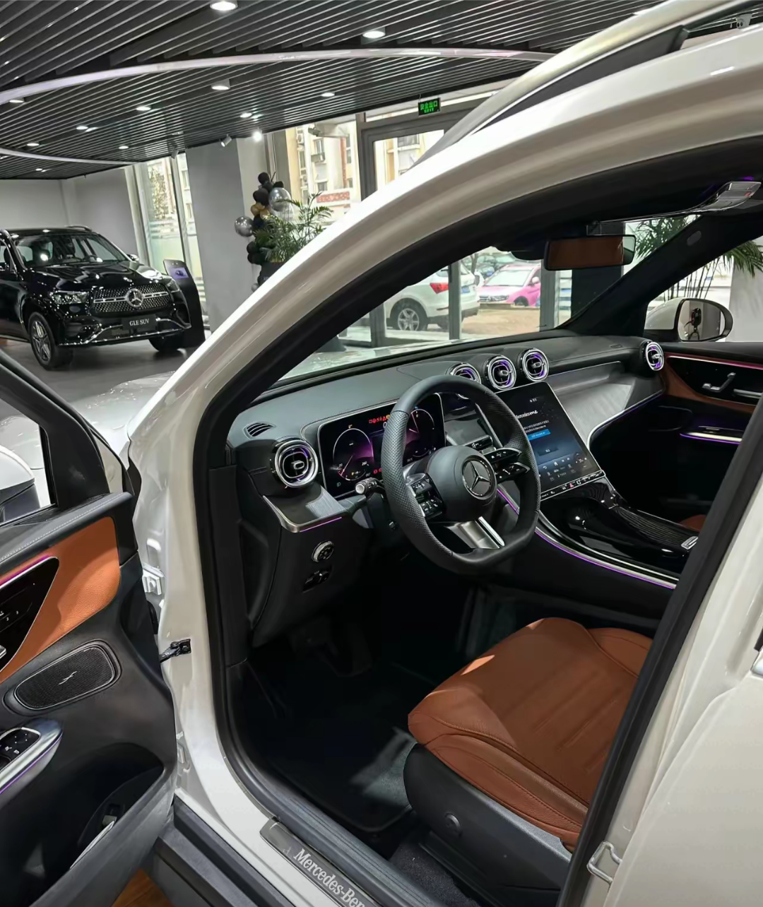 奔驰利润下跌40%！今年再投660亿 死磕中国市场