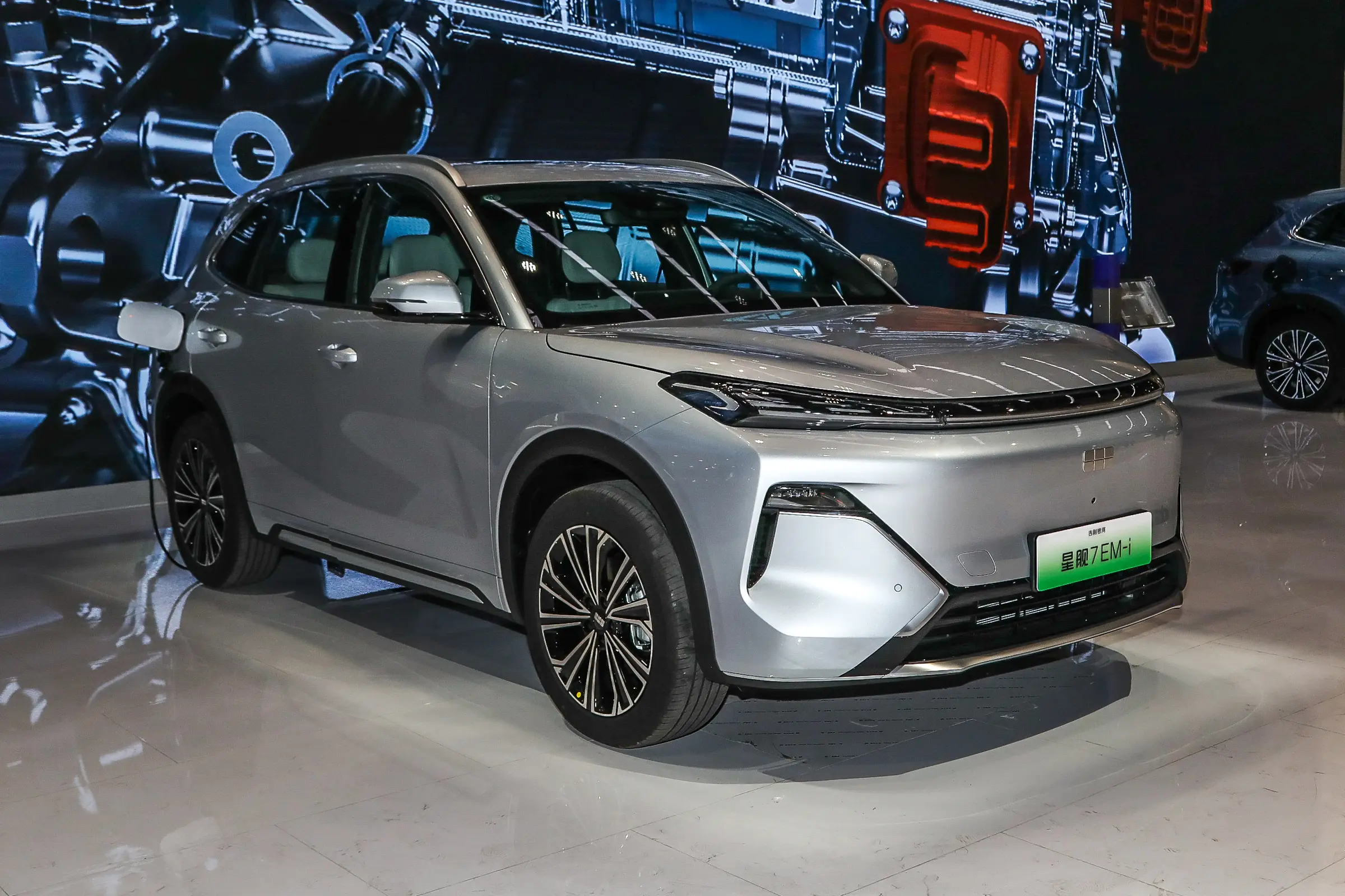 一公里不到3毛钱,9.98万元起售吉利银河星舰7给比亚迪上强度