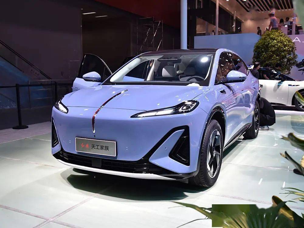 一汽奔腾发布全新新能源技术集群，两款新车亮相