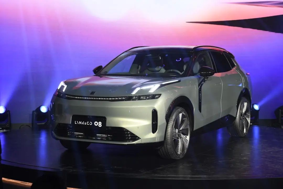 领克08 EM-P正式登陆欧洲，起售价人民币40.4万元