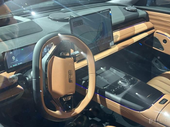 全系标配智驾系统 吉利银河星耀8 EM亮相