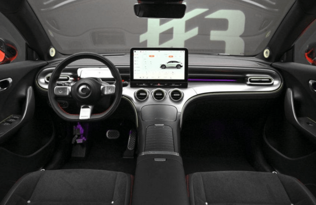 曝smart精灵电动车地库起火 底盘窜出大量明火