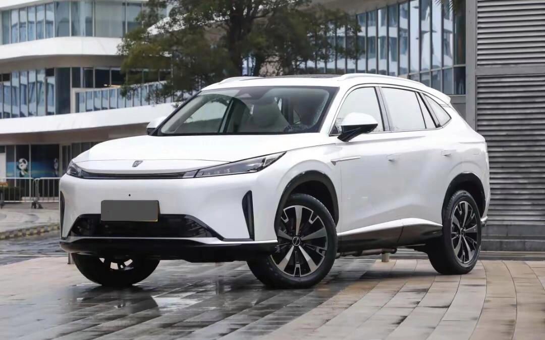 全新家族设计 荣威纯电D6车型官图发布