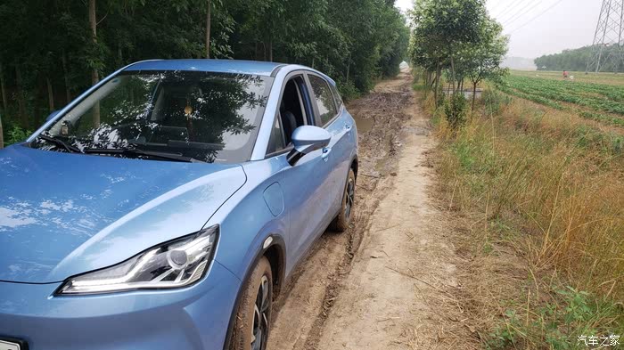 押注海外市场 哪吒汽车在“泥潭”中突围？