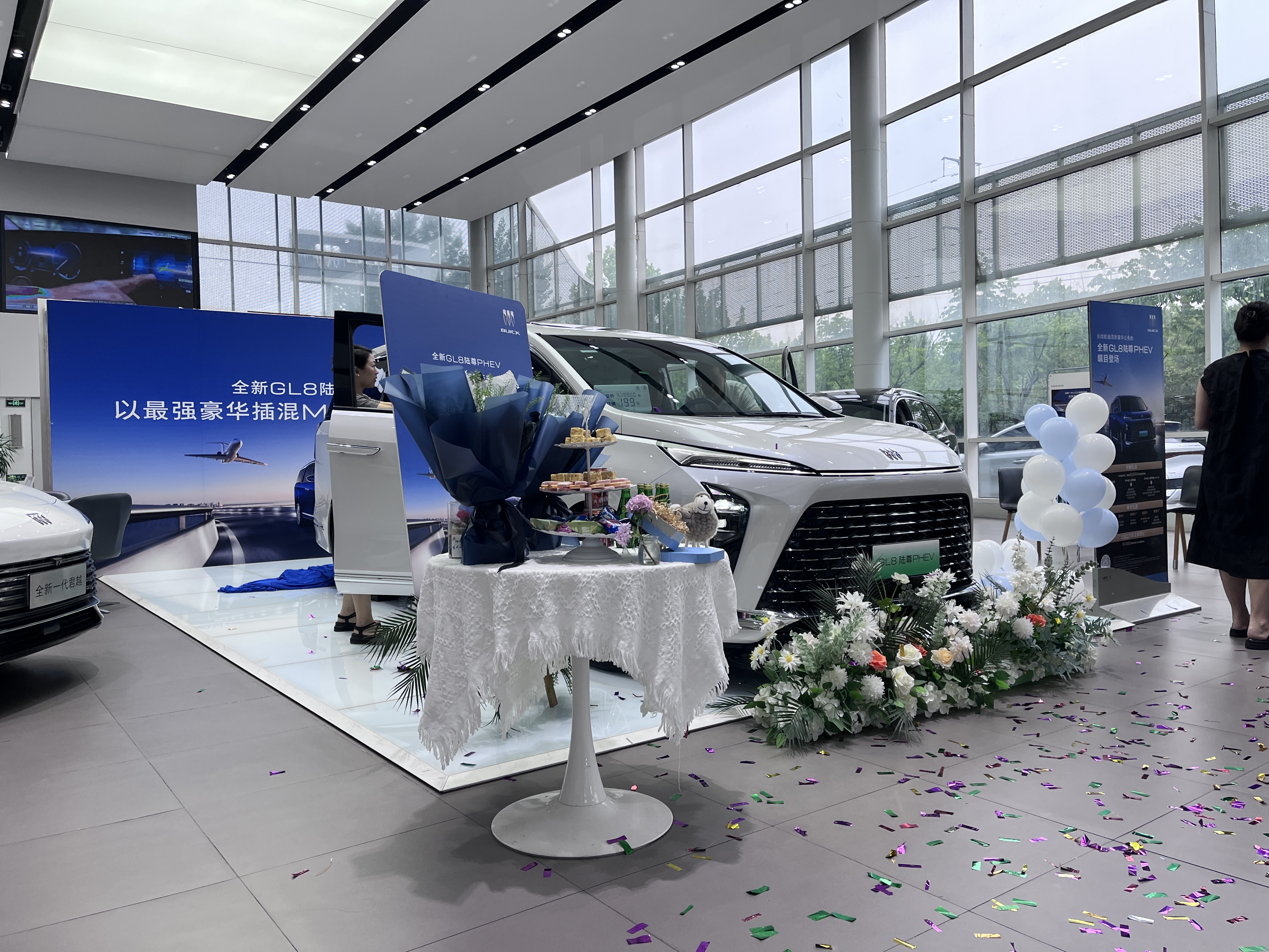 30万级新能源MPV 别克GL8陆尚预告图发布