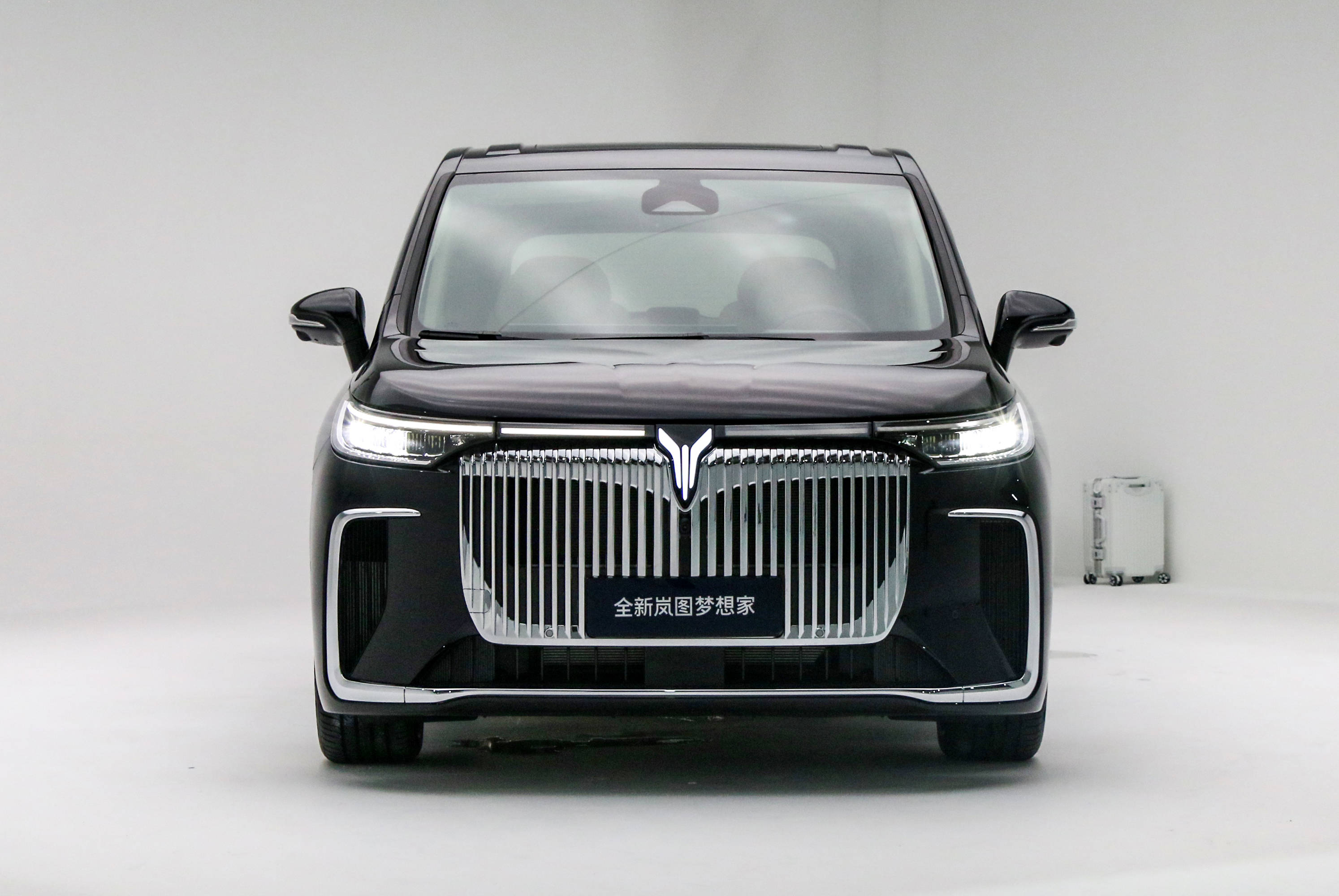 全新岚图FREE将首搭华为ADS 4.0与鸿蒙座舱5.0,并亮相上海车展