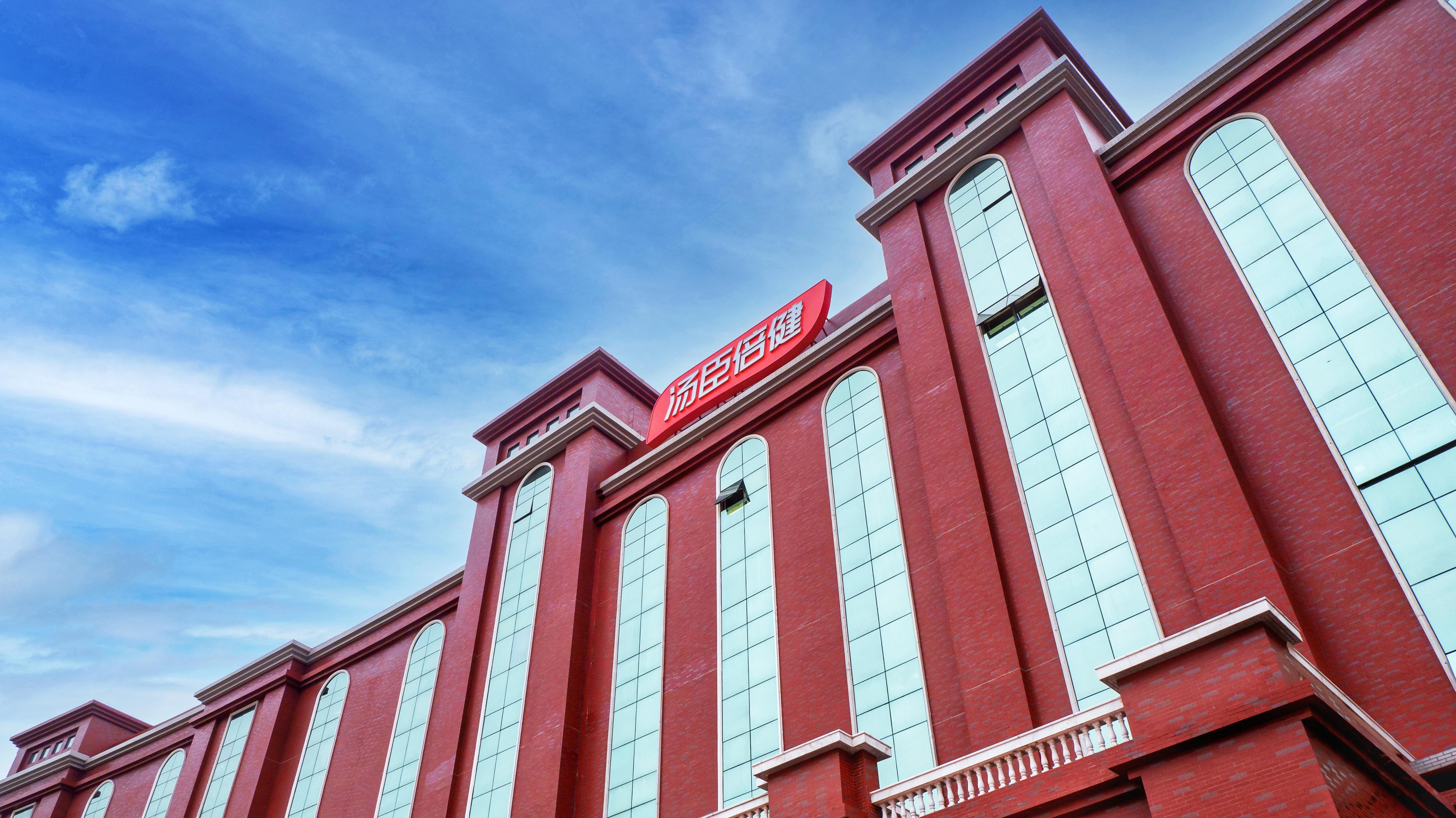 佛瑞亚Q1合并营收同比增长2.6%